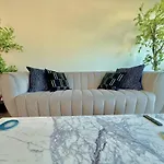 Designer 1 Bedroom Condo In Prime Hollywood